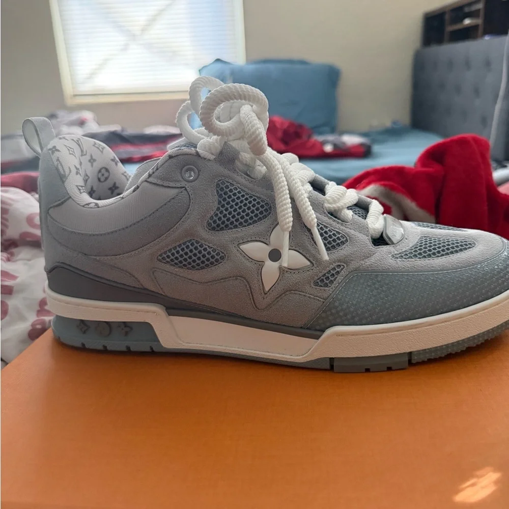Louis Vuitton Gray and White Casual Sneakers - Picture 2 of 4
